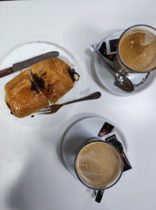 Cafetería-Pastelería-Heladería Chicos's en Piedralaves