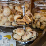 Pastelería Bio Y Libros. Jardín Hispano-árabe Al-kauthar. Eco-tienda Y Bebidas Bio en Castronuño